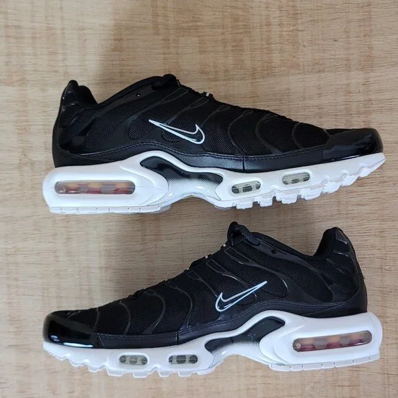 WMNS NIKE Air Max Plus Black Black White - Picture 7 of 10
